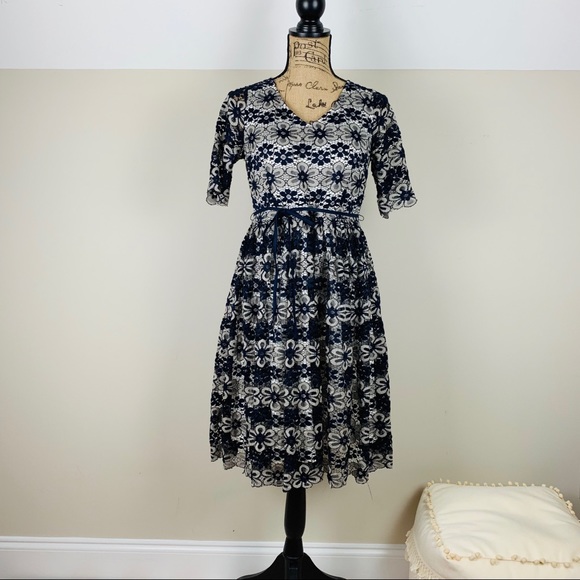 Motherhood Maternity Dresses & Skirts - 🎉🎉HP🎉🎉Motherhood lace dress